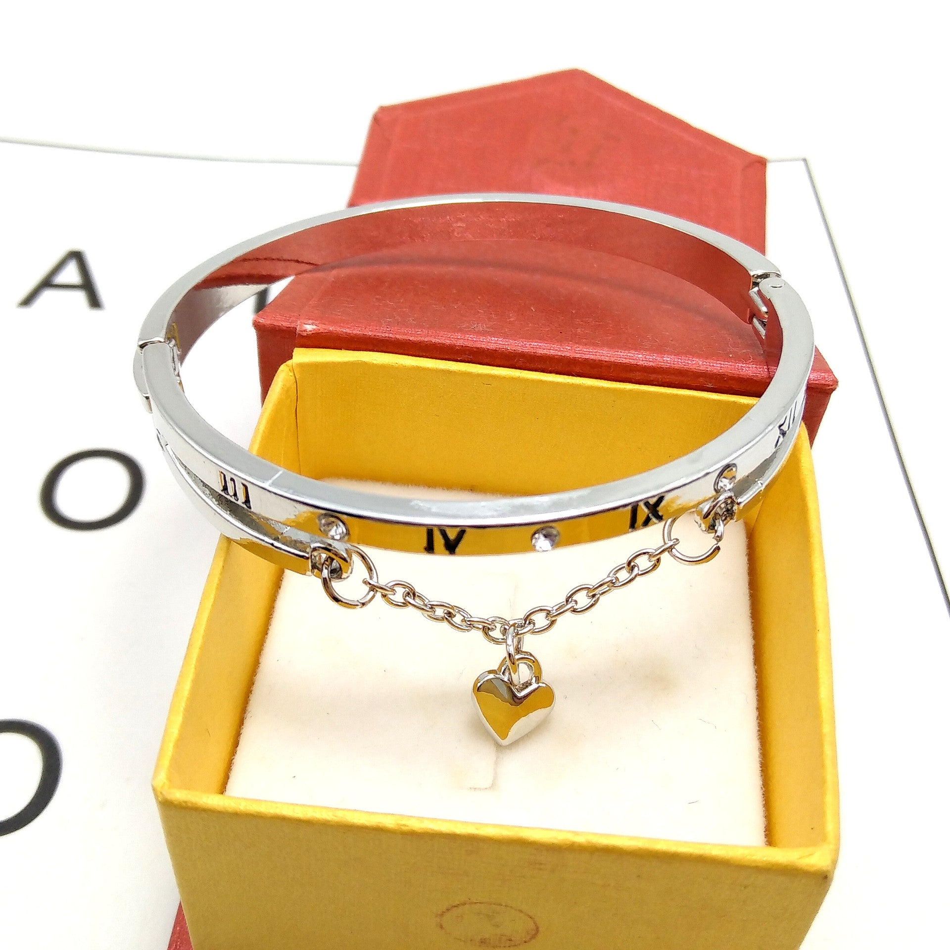Popular style Popular Simple Love Roman numeral bracelet fringe peach heart bracelet Women's Korean Edition Fashion Jewelry